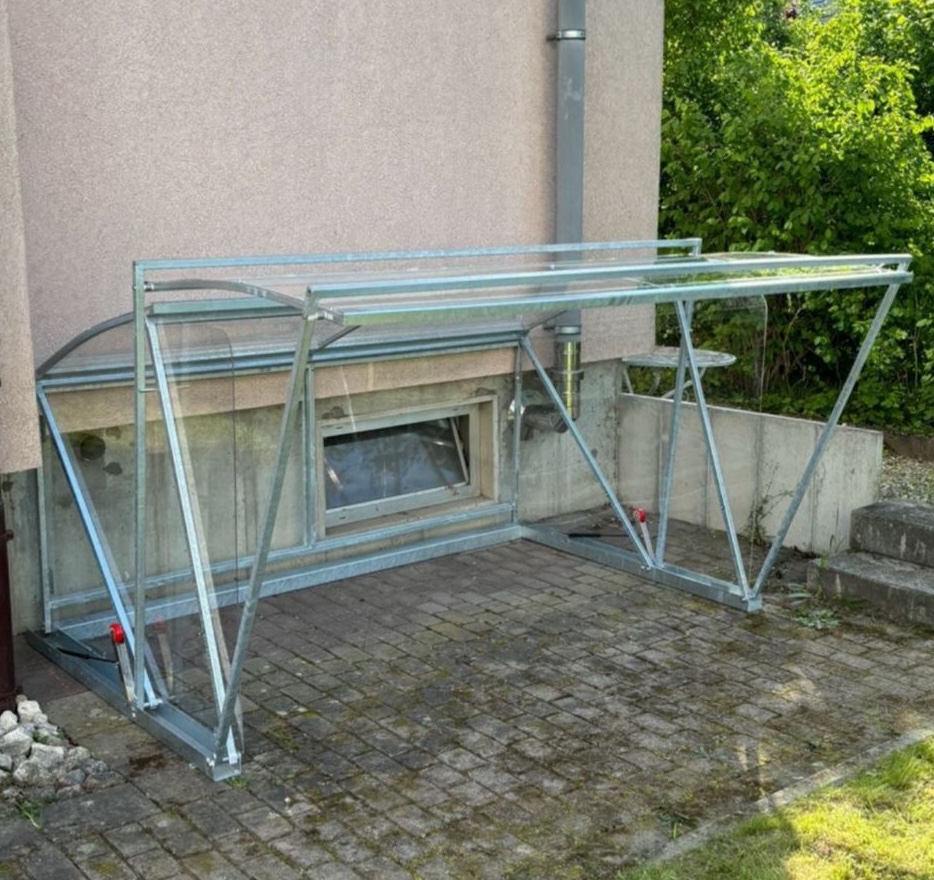 Velobox Kompakt – niedriger Unterstand entlang einer Hauswand